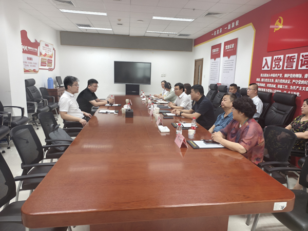 商院長參加座談會 (1).jpg