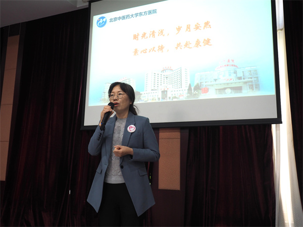 唐玲講話.JPG