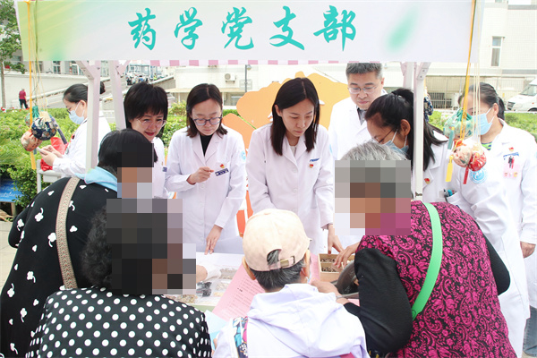 藥學黨支部義診.jpg