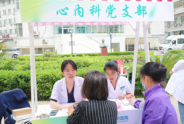 心內(nèi)科黨支部義診.jpg